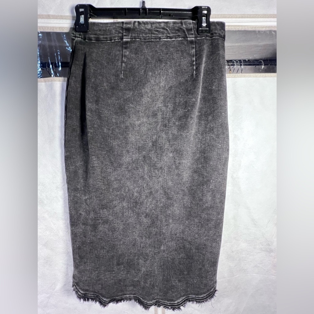 Wash Lab Black Denim Skirt w/Buttons and Rough Hem size 25 very stretchy - Picture 2 of 5